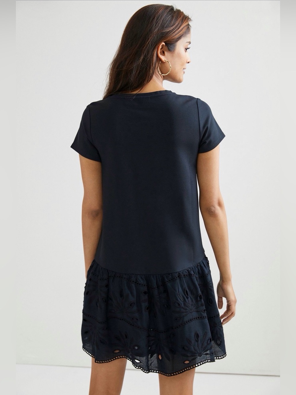 ANTHROPOLOGIE Maeve Black Flounced Eyelet Mini Shift Dress Size S - Picture 3 of 11
